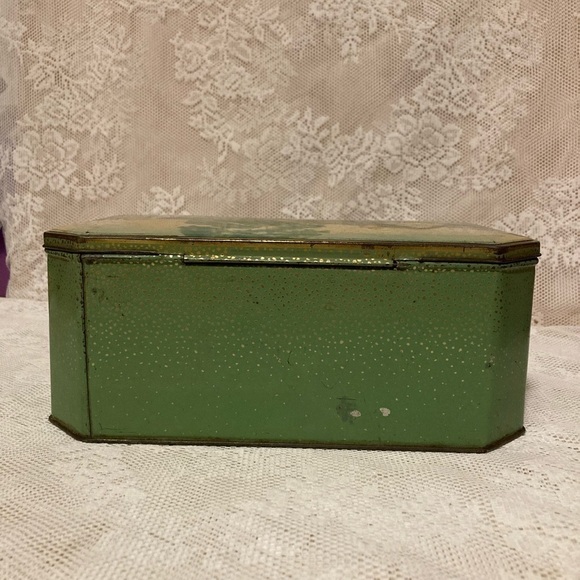 PRICE REDUCTION English Cottage Scene Vintage Tin Box Made in England - Picture 4 of 12